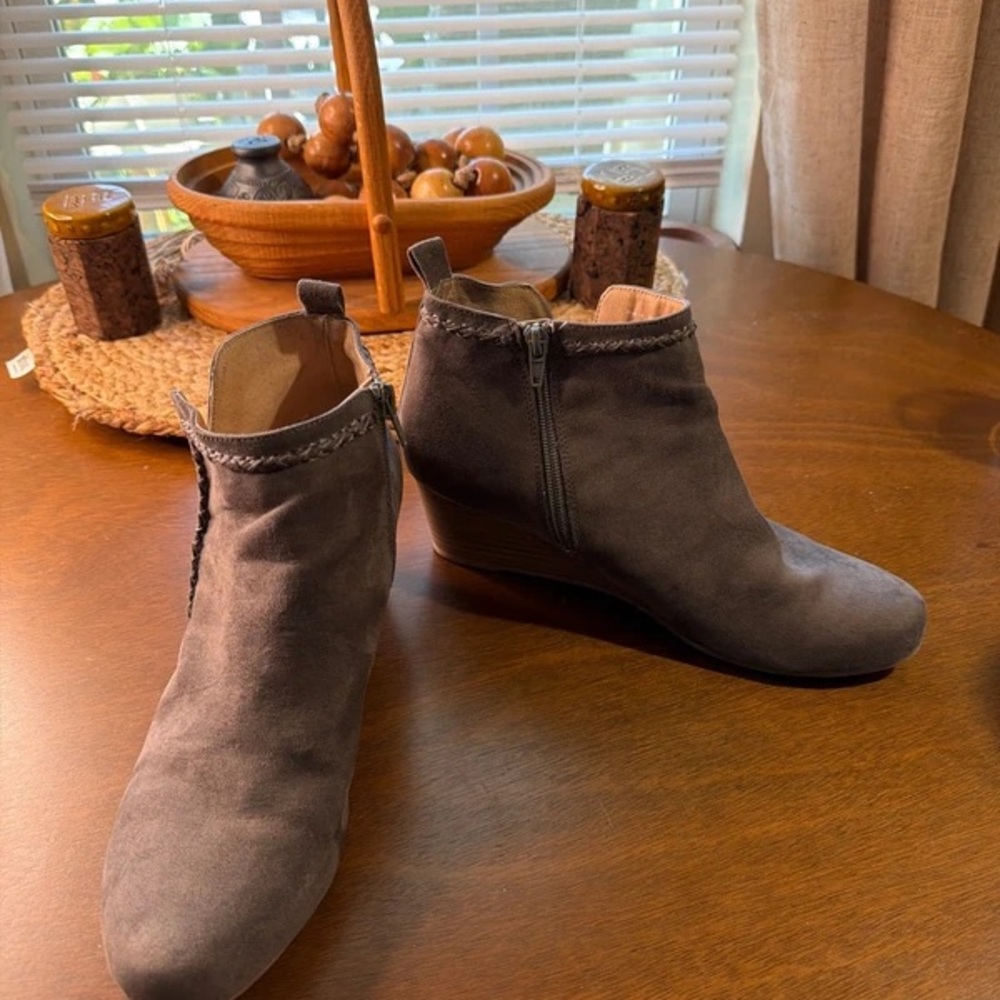 Women's Gray Suede Wedge Ankle Booties